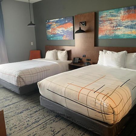La Quinta Inn & Suites By Wyndham Louisville Ne - Old Henry Rd Exteriör bild