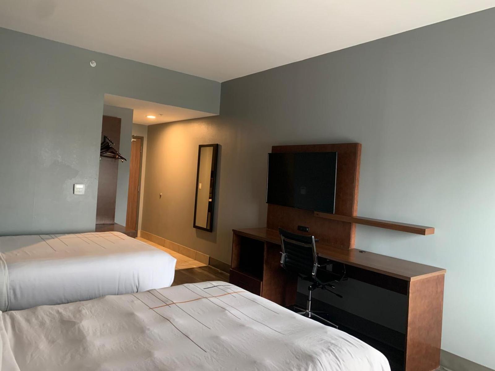 La Quinta Inn & Suites By Wyndham Louisville Ne - Old Henry Rd Exteriör bild
