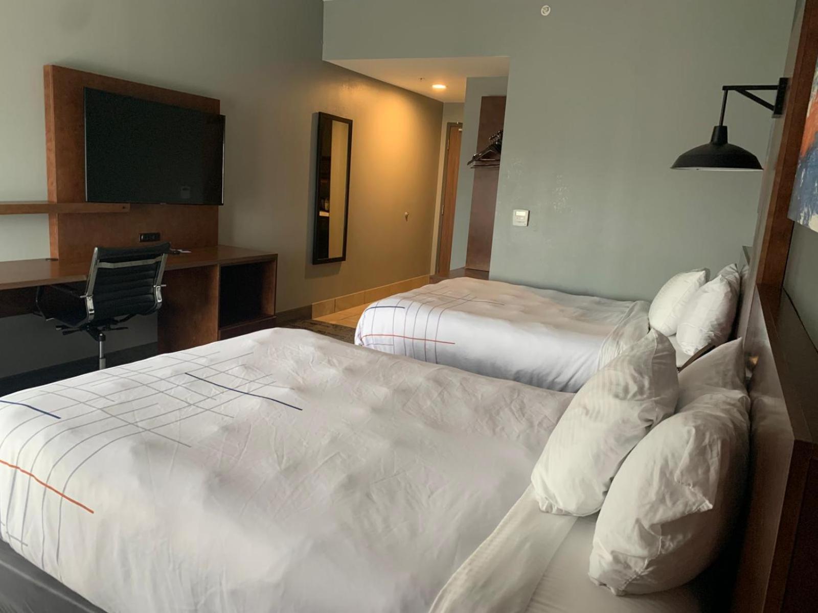 La Quinta Inn & Suites By Wyndham Louisville Ne - Old Henry Rd Exteriör bild
